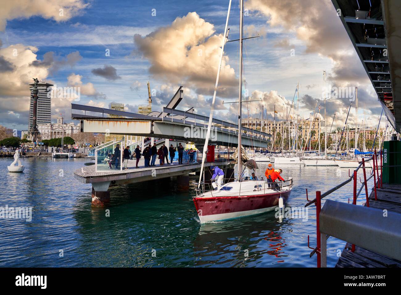 Barca a vela, Rambla de Mar, porto di Barcellona, Catalogna, Spagna, Europa Foto Stock