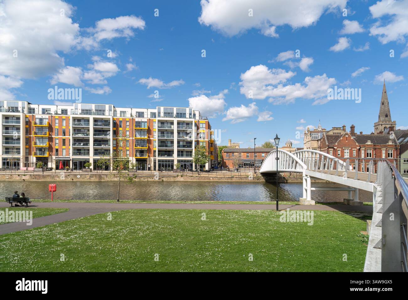 Riverside Square sul Great Ouse River a Bedford Foto Stock