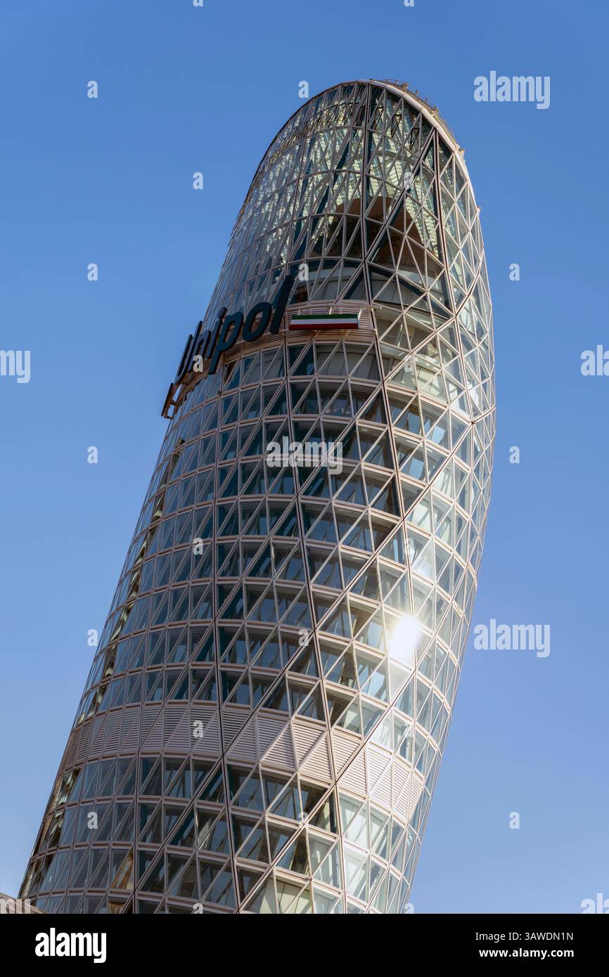 Como, Italia - 4 aprile 2025: Torre Unipol nella città di Milano. Foto Stock