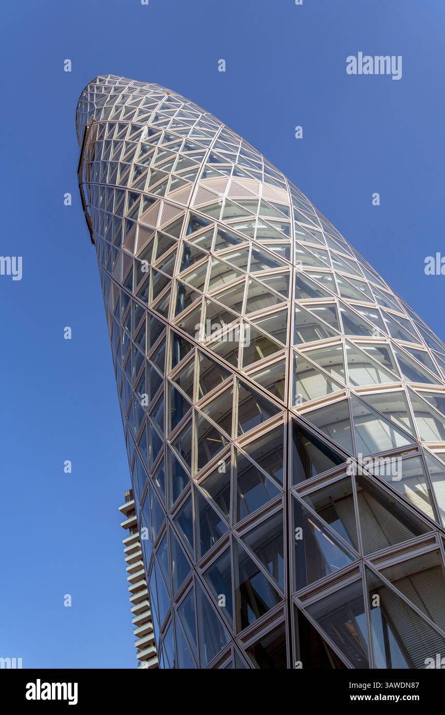 Como, Italia - 4 aprile 2025: Torre Unipol nella città di Milano. Foto Stock