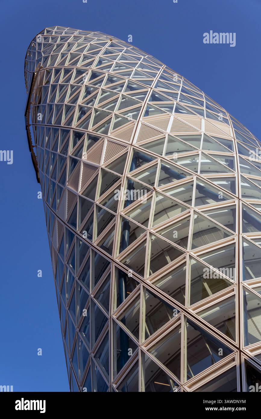 Como, Italia - 4 aprile 2025: Torre Unipol nella città di Milano. Foto Stock