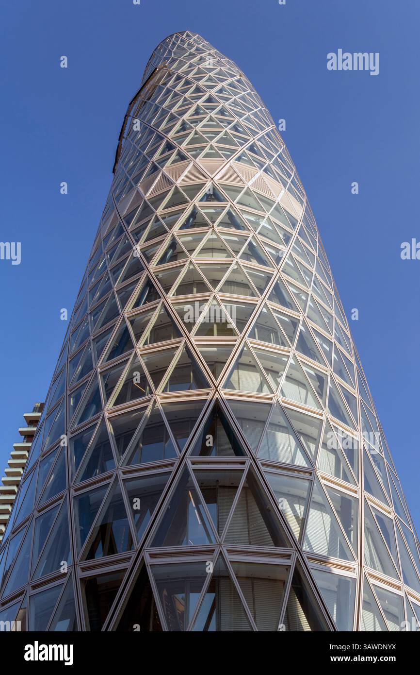 Como, Italia - 4 aprile 2025: Torre Unipol nella città di Milano. Foto Stock