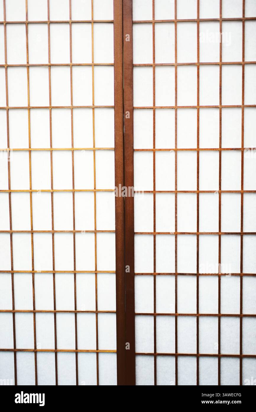 Una vista di un muro di carta shoji in stile giapponese, come sfondo. Foto Stock