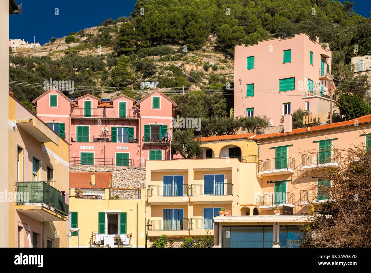 Case di riposo a Varigotti. Varigotti è una frazione del comune di finale Ligure, a Savona, in Liguria. Foto Stock