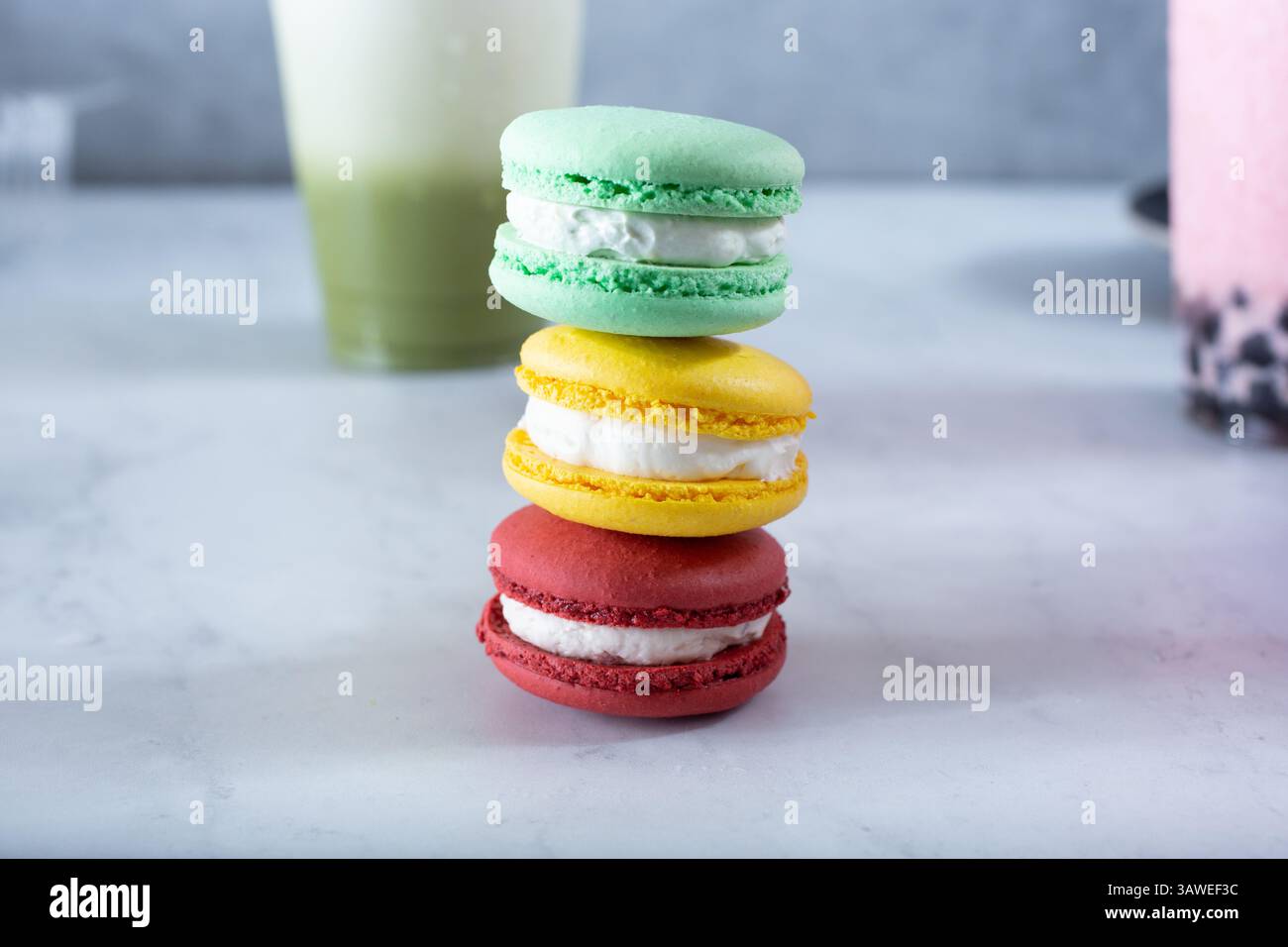 Visualizzazione di una pila di biscotti di macaron. Foto Stock