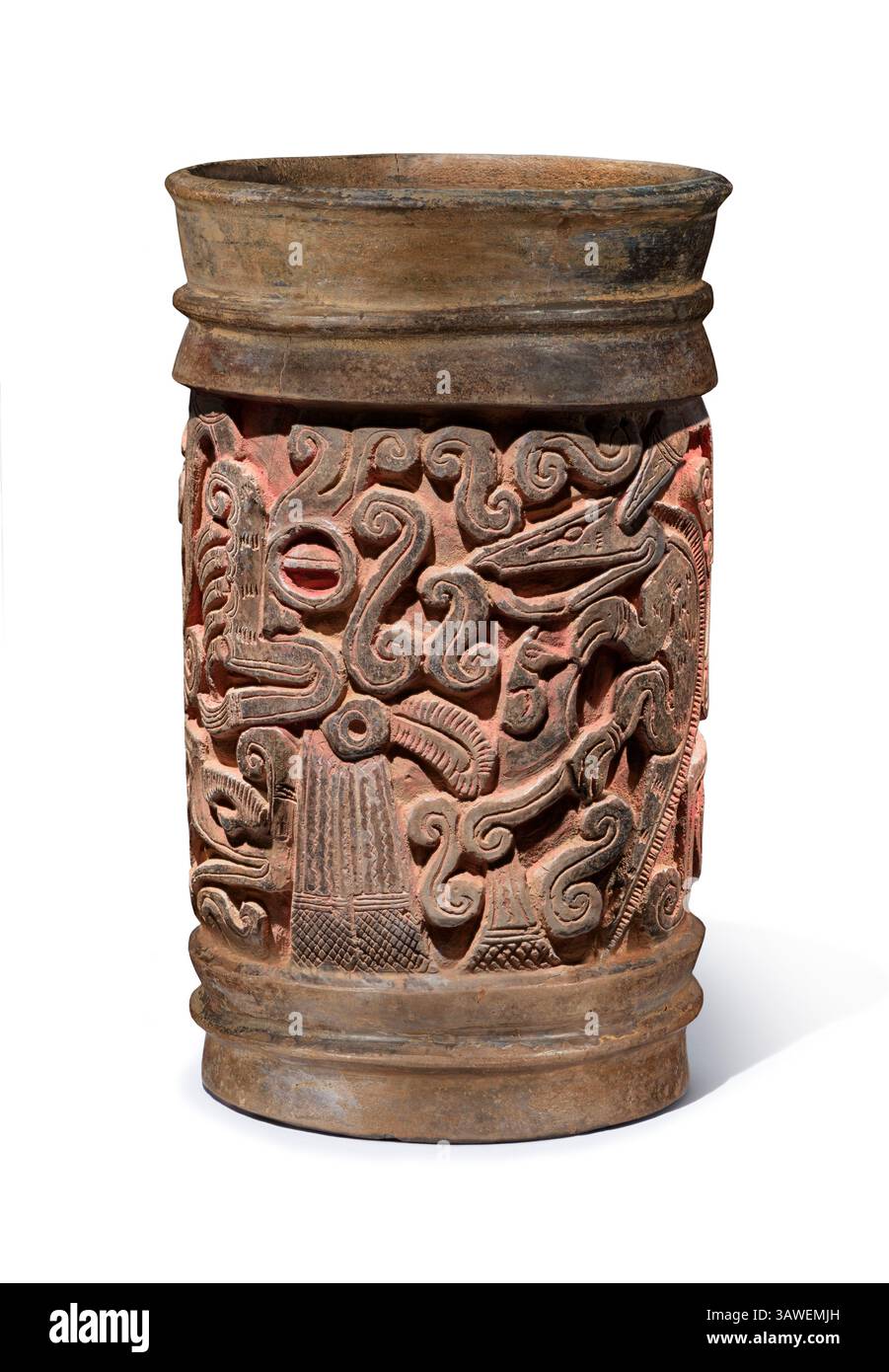 Recipiente del cilindro con opossum e censer brucianti. Guatemala, Escuintla, Maya, 600-900 d.C. Ceramica. Ceramica a scorrimento con pigmento post-incendio. Arte delle antiche Americhe. Foto Stock