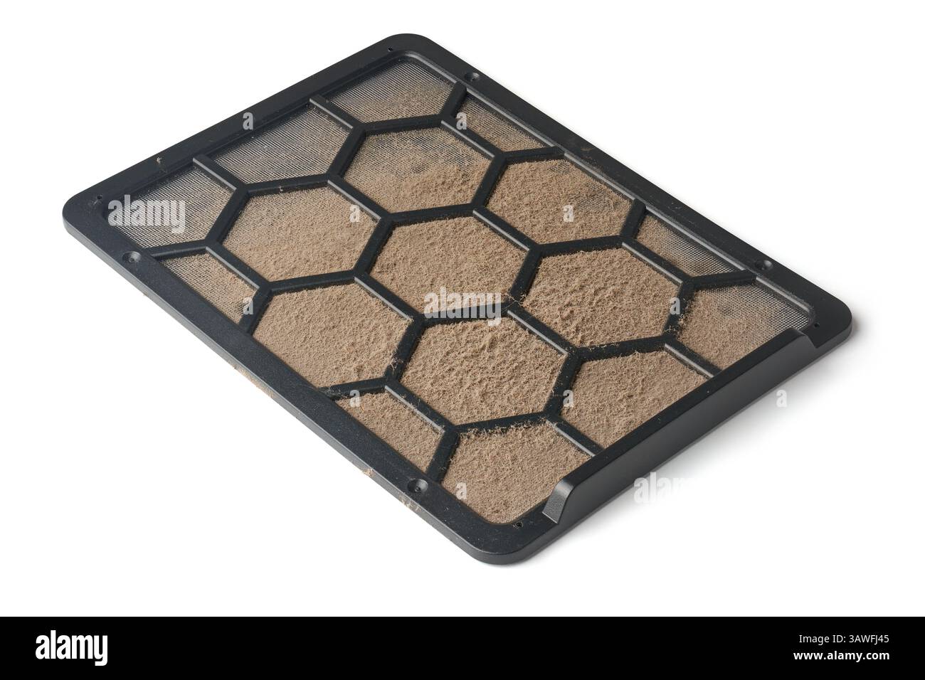 filtro dell'aria a schermo incorporato o rimovibile intasato del contenitore del computer sfondo bianco isolato, schermo a maglia fine con griglia esagonale intrappolata con lo strato Foto Stock