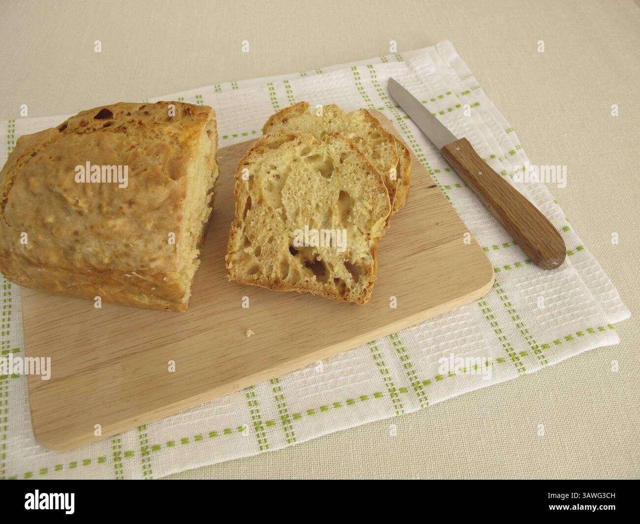 Bibita fatta in casa e fette di pane Foto Stock