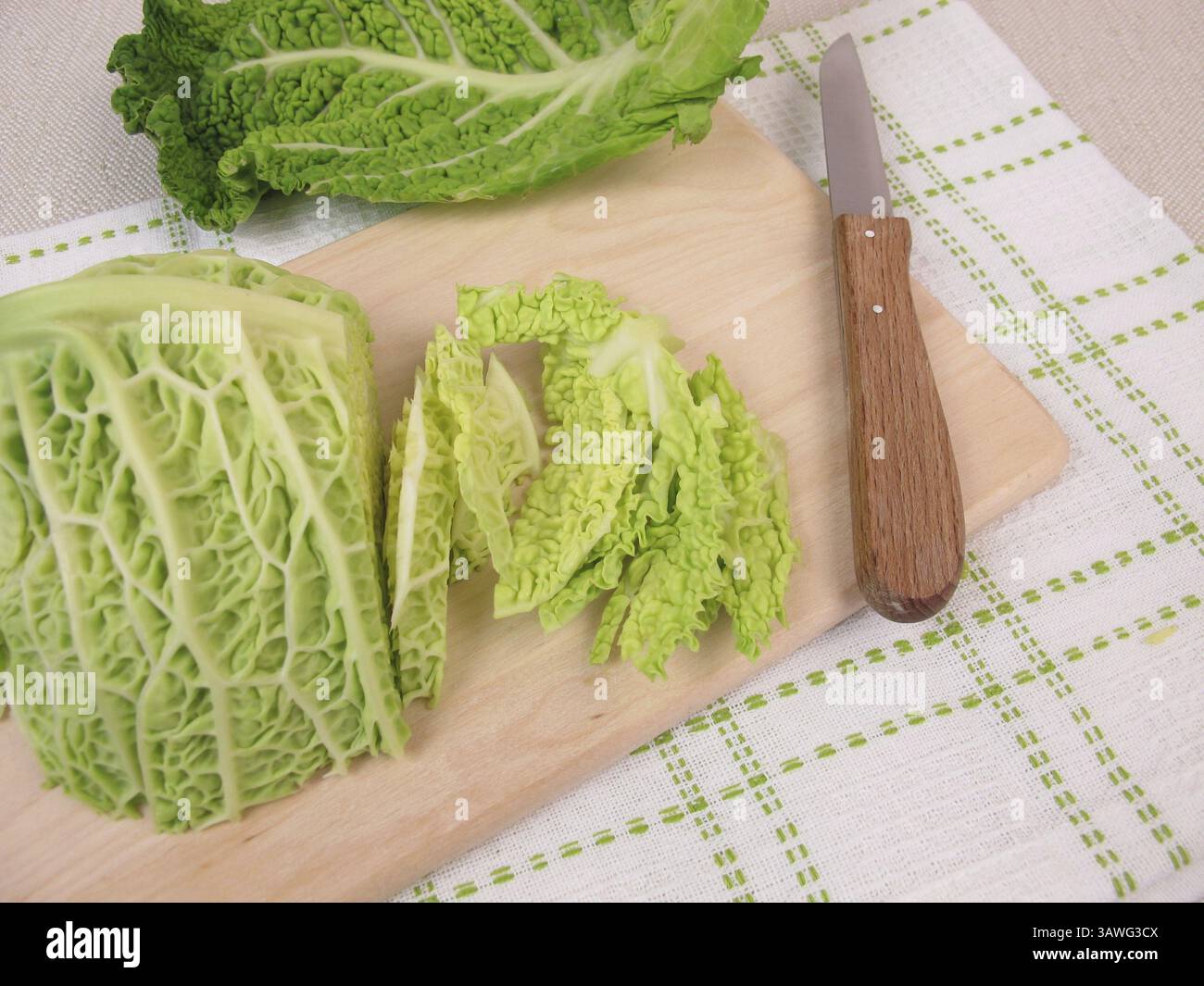 Cavolo savoy a fette Foto Stock