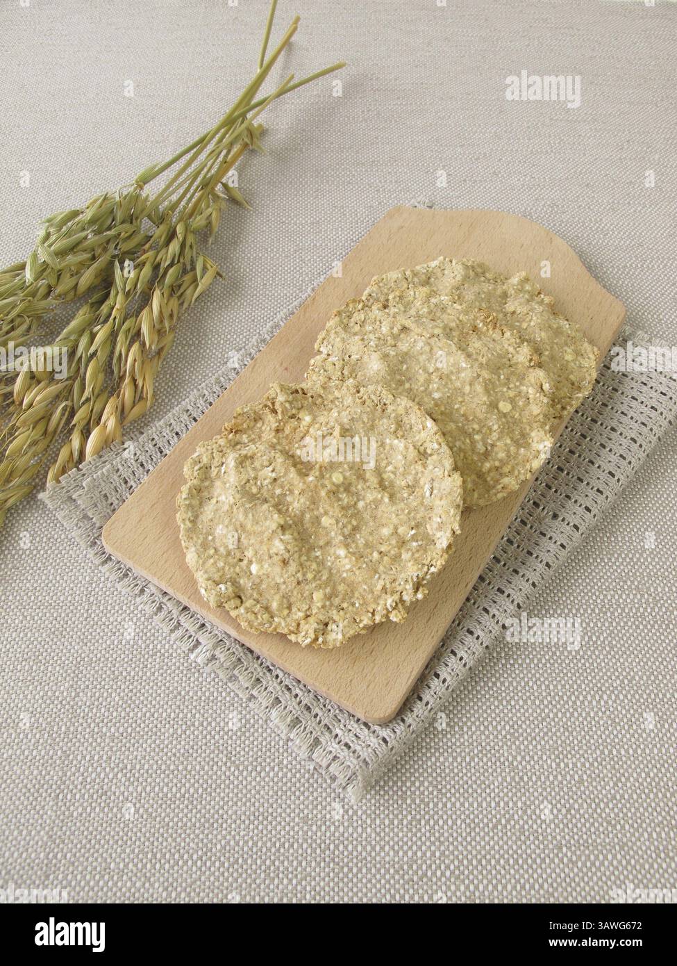 Pane croccante tondo d'avena Foto Stock