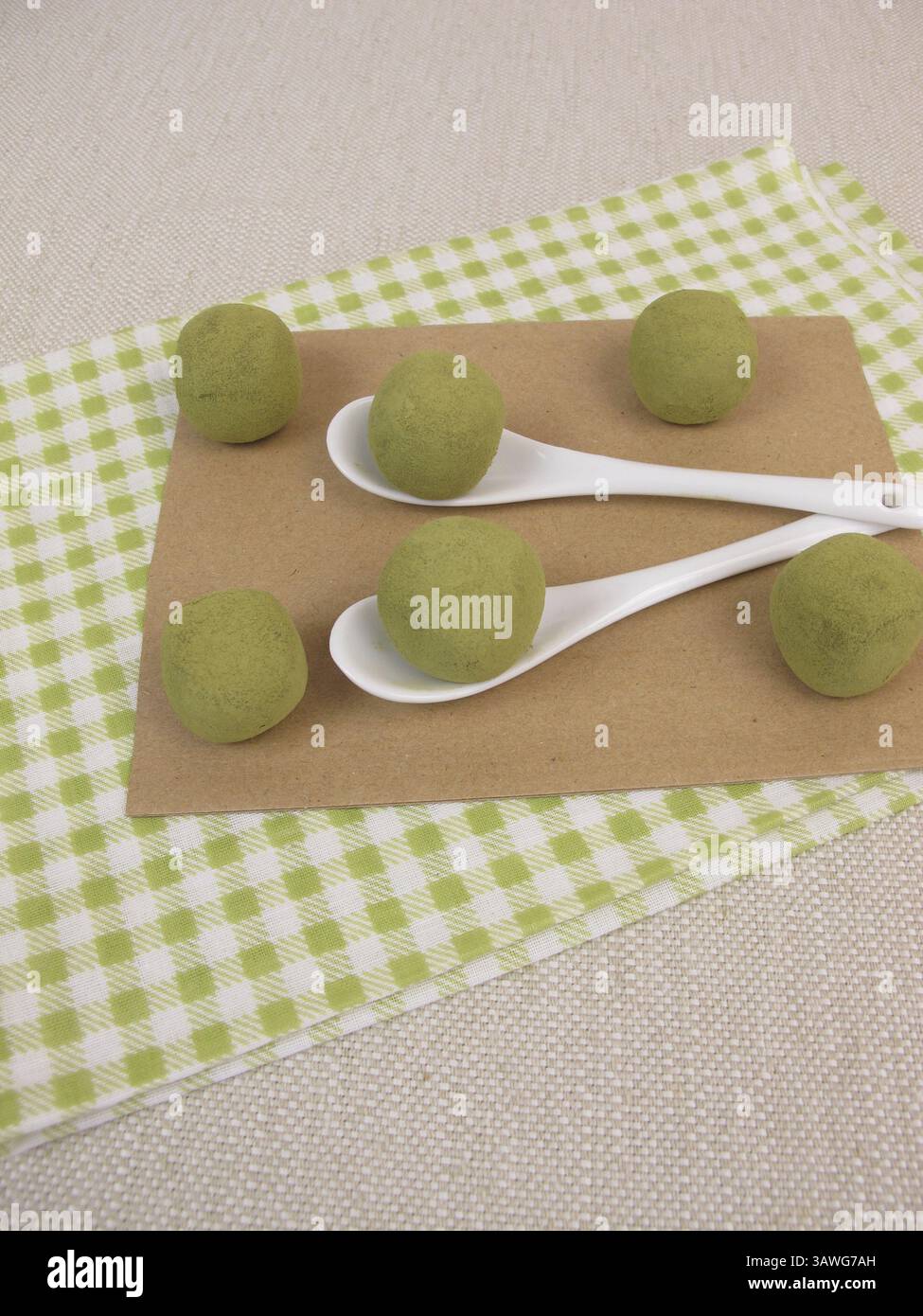 Palle di pralina verde matcha Foto Stock