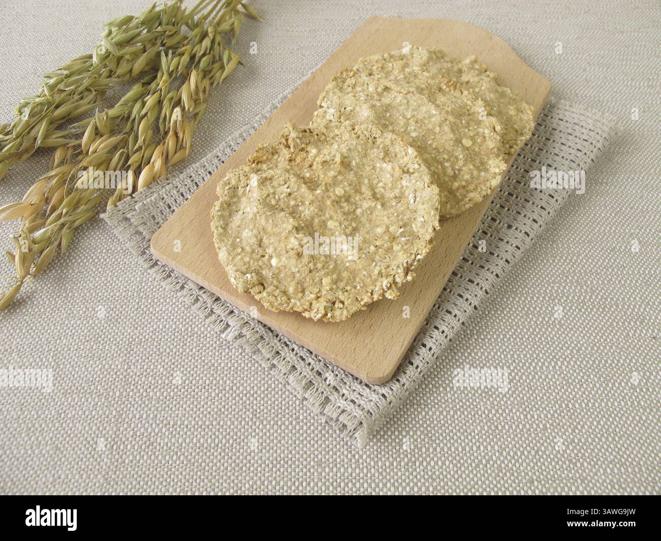 Pane croccante tondo d'avena Foto Stock