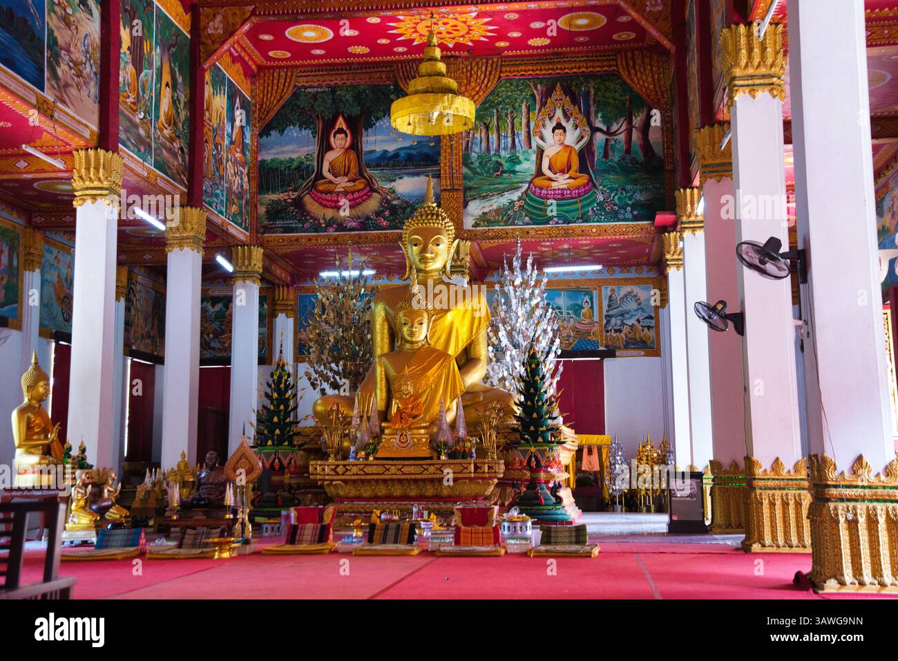 Tempel buddista in Laos Vientiane. Luogo di culto e calma. Monk posto di lavoro. Asia, Casa, preghiera Foto Stock