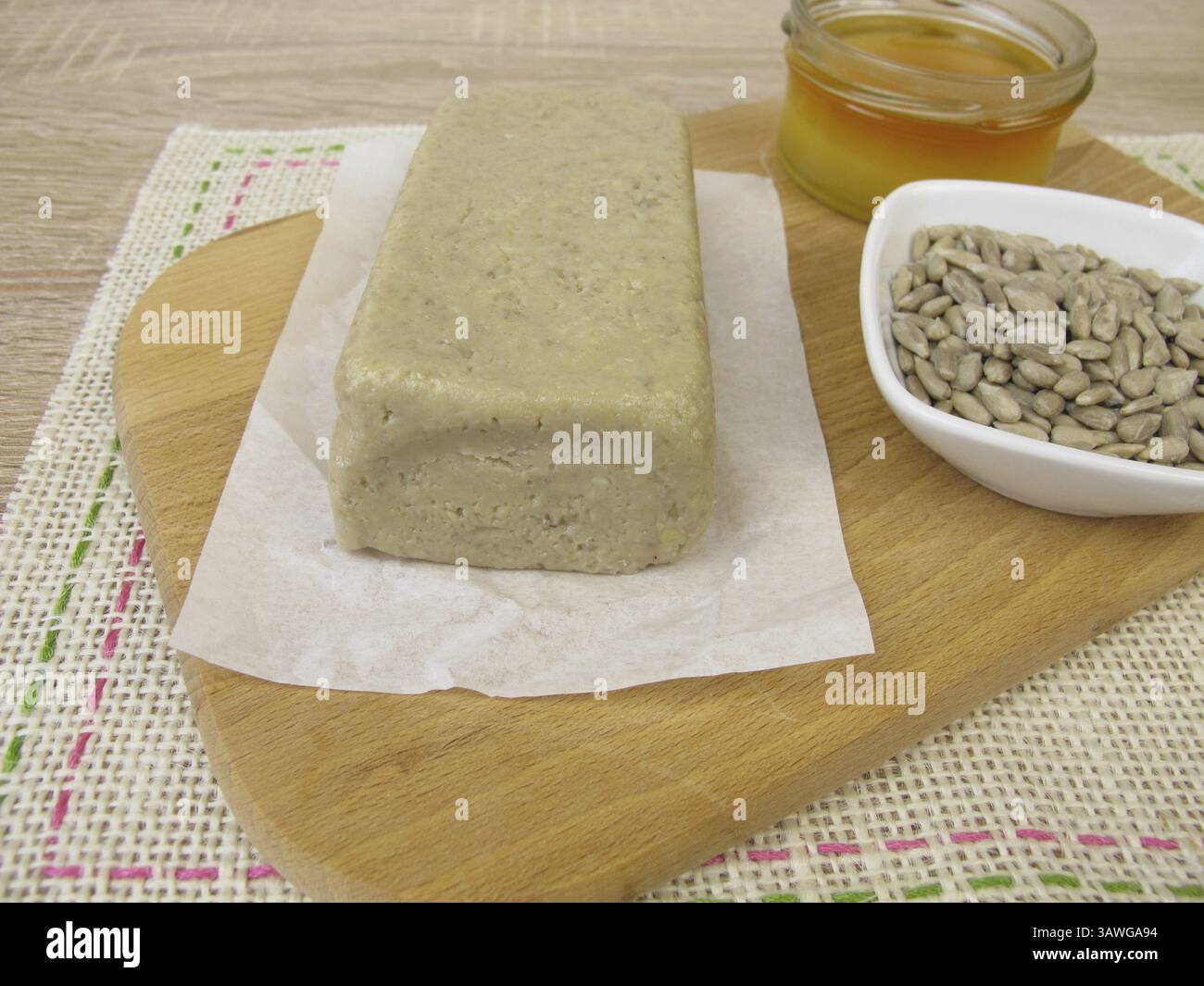 Halva fatta in casa con semi di girasole e miele Foto Stock