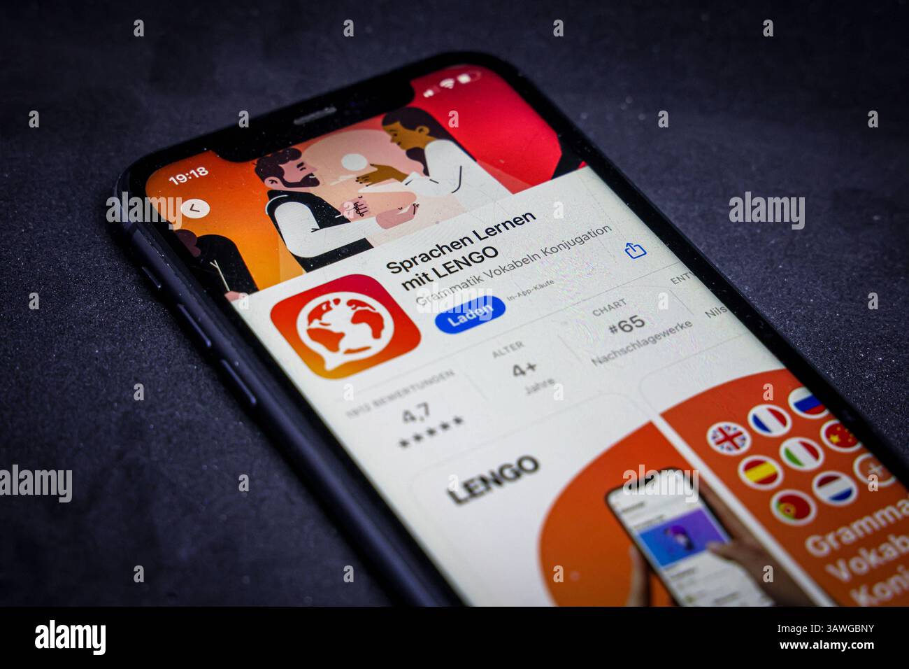 Apple App Store auf einem iPhone. Neue Apps, Features e Inhalte Apps. Sprachen lernen mit LENGO. // 19.04.2025 *** Apple App Store su iPhone nuove app, funzionalità e contenuti App Impara le lingue con LENGO 19 04 2025 Foto Stock