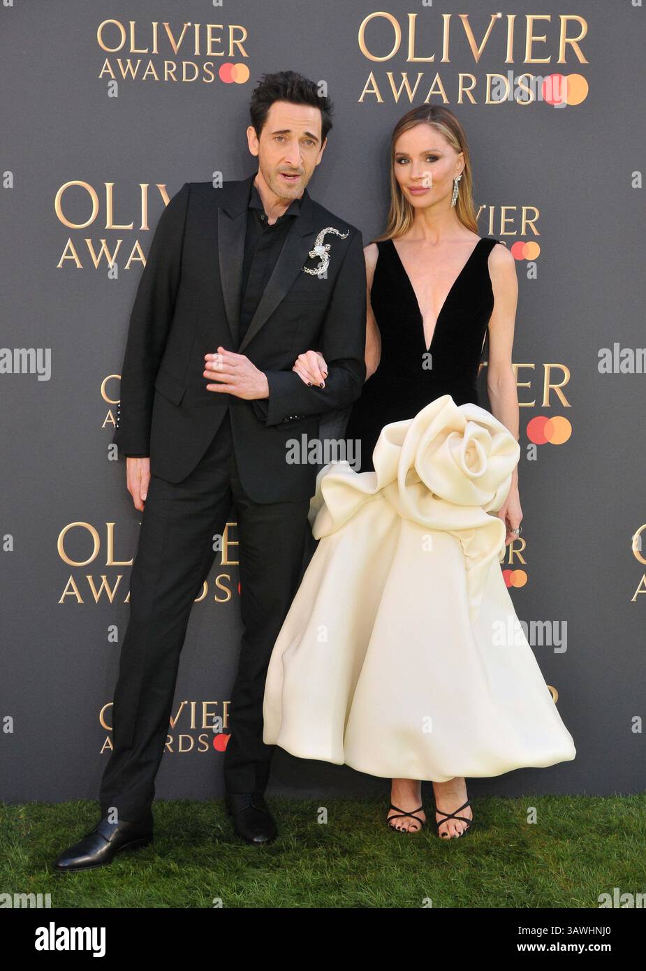 Adrien Brody e Georgina Chapman agli Olivier Awards 2025, Royal Albert Hall, Kensington Gore, domenica 6 aprile 2025 a Londra, Inghilterra, Regno Unito. CAP Foto Stock