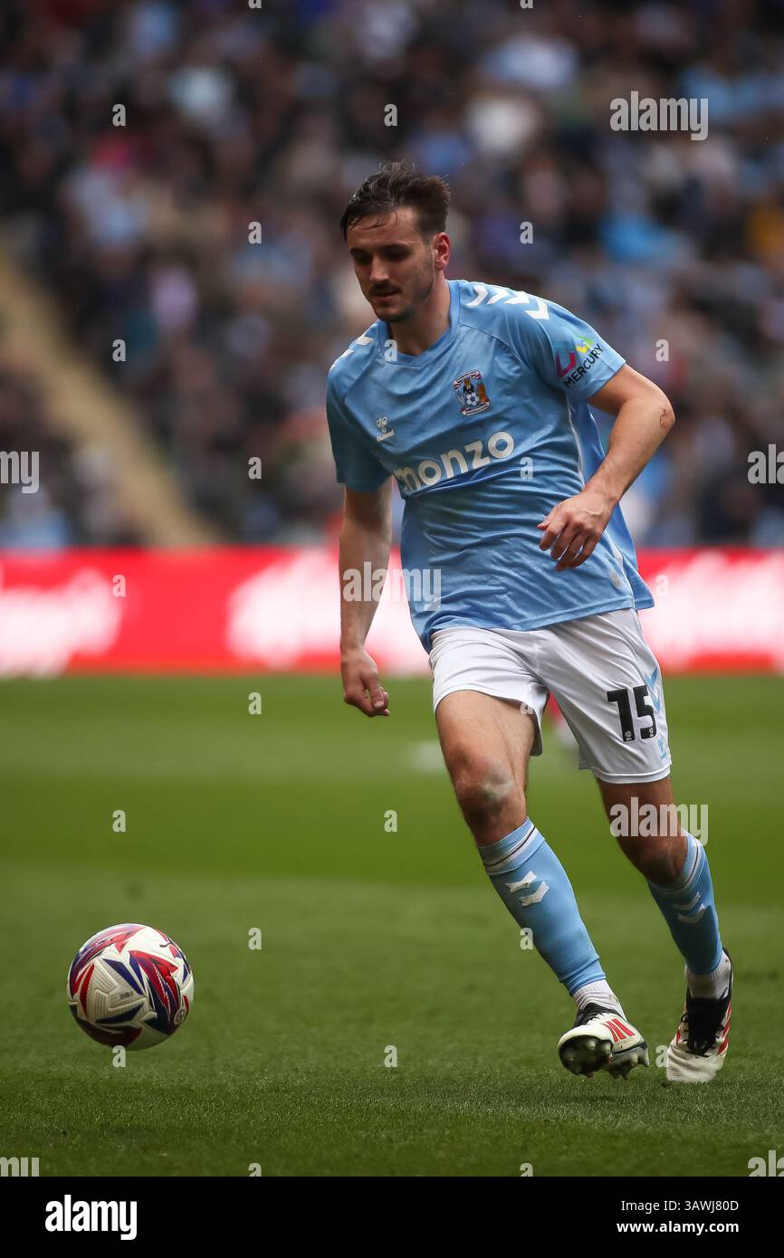 Liam Kitching del Coventry City dribbla con il pallone durante il match del campionato EFL tra Coventry City e West Bromwich Albion Foto Stock