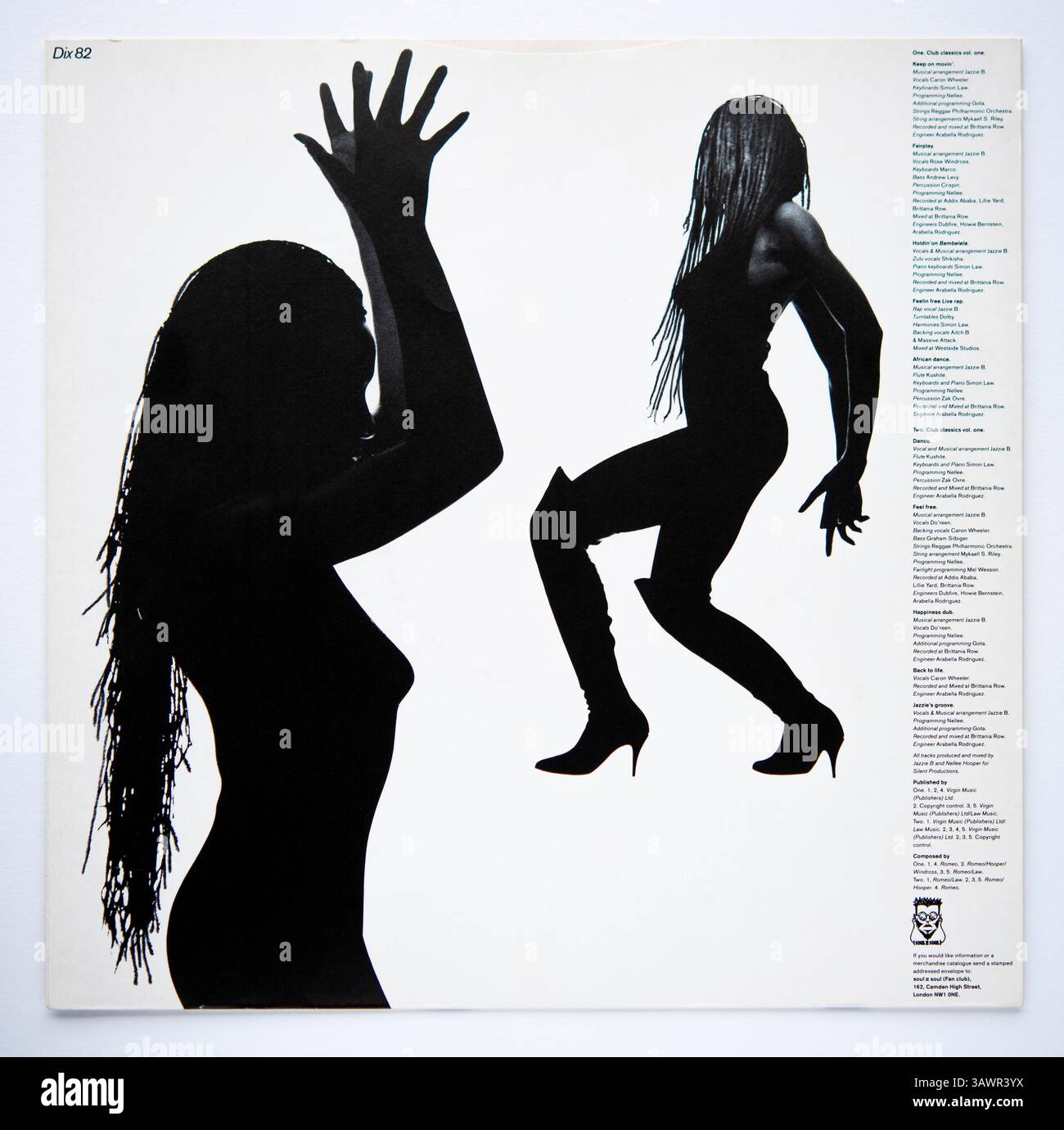 Copertina interna di Club Classics Vol. One, l'album di debutto del gruppo britannico Soul II Soul, pubblicato nel 1989. Foto Stock