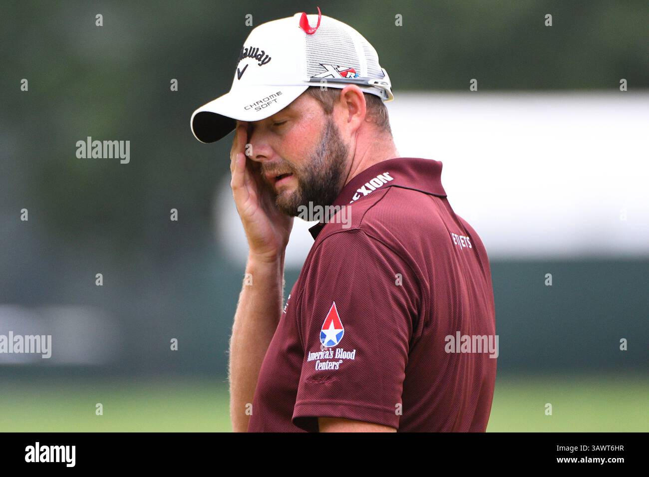 6 agosto 2016 - Cromwell, Connecticut, U. S - Mark Leishman reagisce ad una battuta persa sulla 9a buca durante il terzo round del Travelers Championship a TPC River Highlands a Cromwell, Connecticut. (Immagine di credito: © Brian Ciancio via ZUMA Wire) Foto Stock