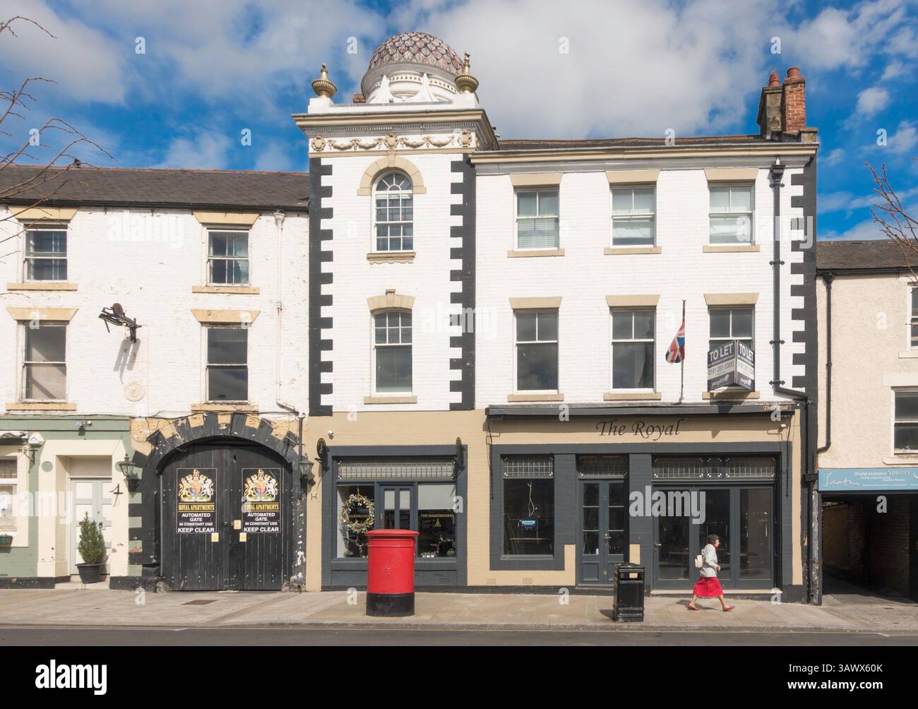 Ex Royal Hotel, oggi appartamenti e business unit, nel centro di Hexham, Northumberland, Inghilterra, Regno Unito Foto Stock