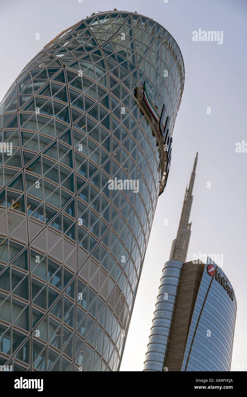 Milano, Italia - 4 aprile 2025: Torre Unipol nella città di Milano. Foto Stock