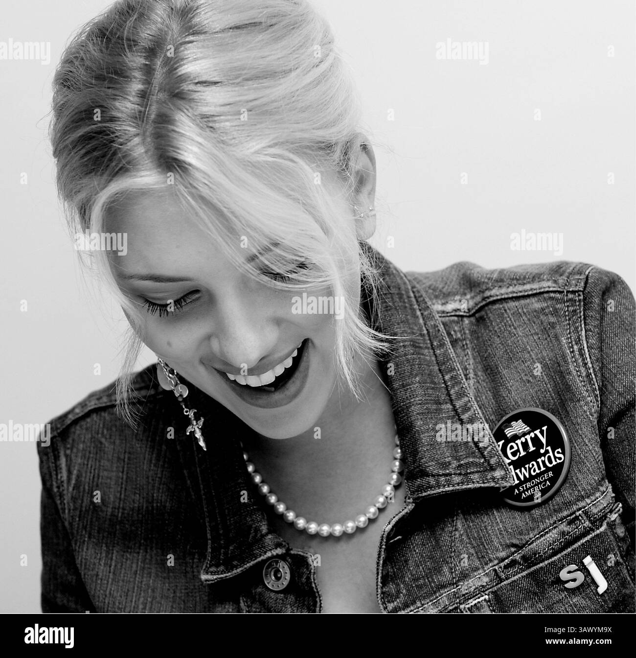 18 ottobre 2004 - Hollywood, California, Stati Uniti - Scarlett Johansson promuove il film ''A Love Song for Bobby Long''. Hollywood, CA. 18 ottobre 2004 (immagine di credito: © Armando Gallo/ZUMA Studio) Foto Stock