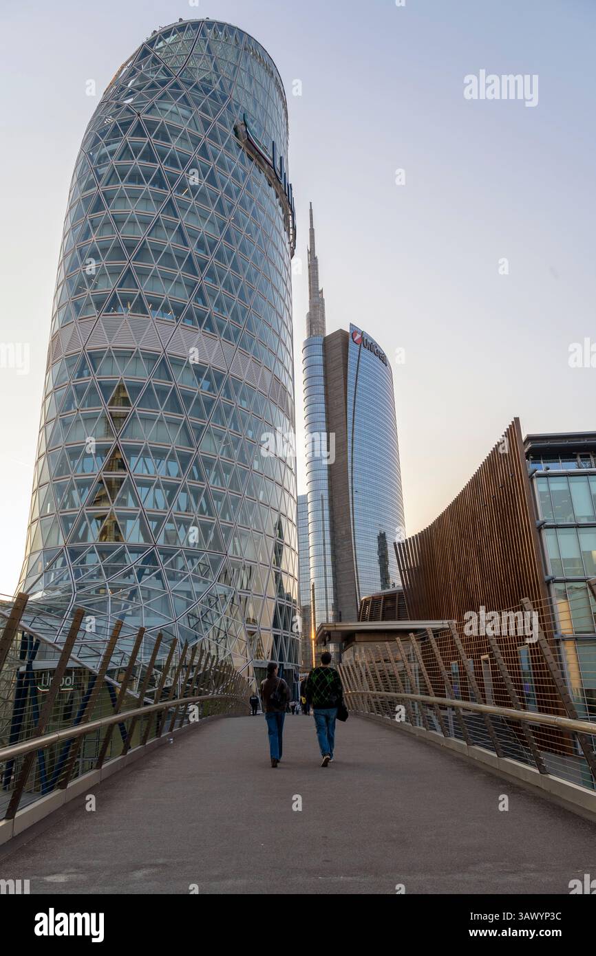Milano, Italia - 4 aprile 2025: Torre Unipol nella città di Milano. Foto Stock