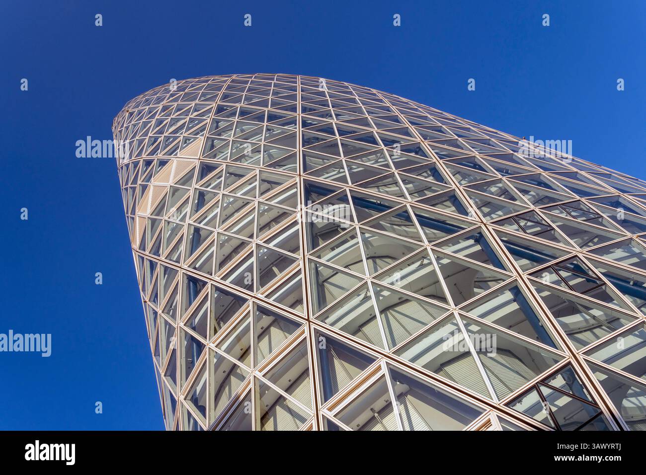 Milano, Italia - 4 aprile 2025: Torre Unipol nella città di Milano. Foto Stock