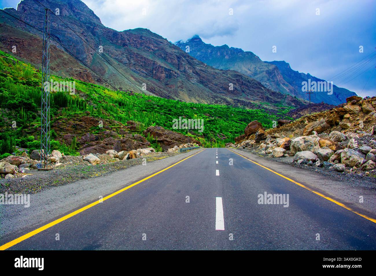 L'autostrada di Karakoram è conosciuta anche come la via della seta nella catena montuosa del Karakoram Foto Stock