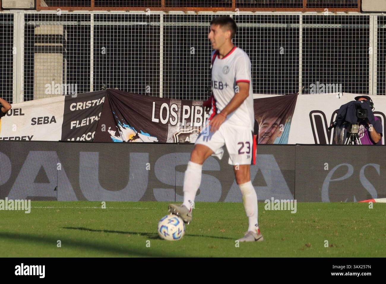 Argentina. 20 aprile 2025. Buenos Aires, 20.04.2025: Gaston Hernandez di San Lorenzo durante la partita per il 14° round di campionato argentino allo stadio Guillermo Laza ( crediti: Néstor J. Beremblum/Alamy Live News Foto Stock