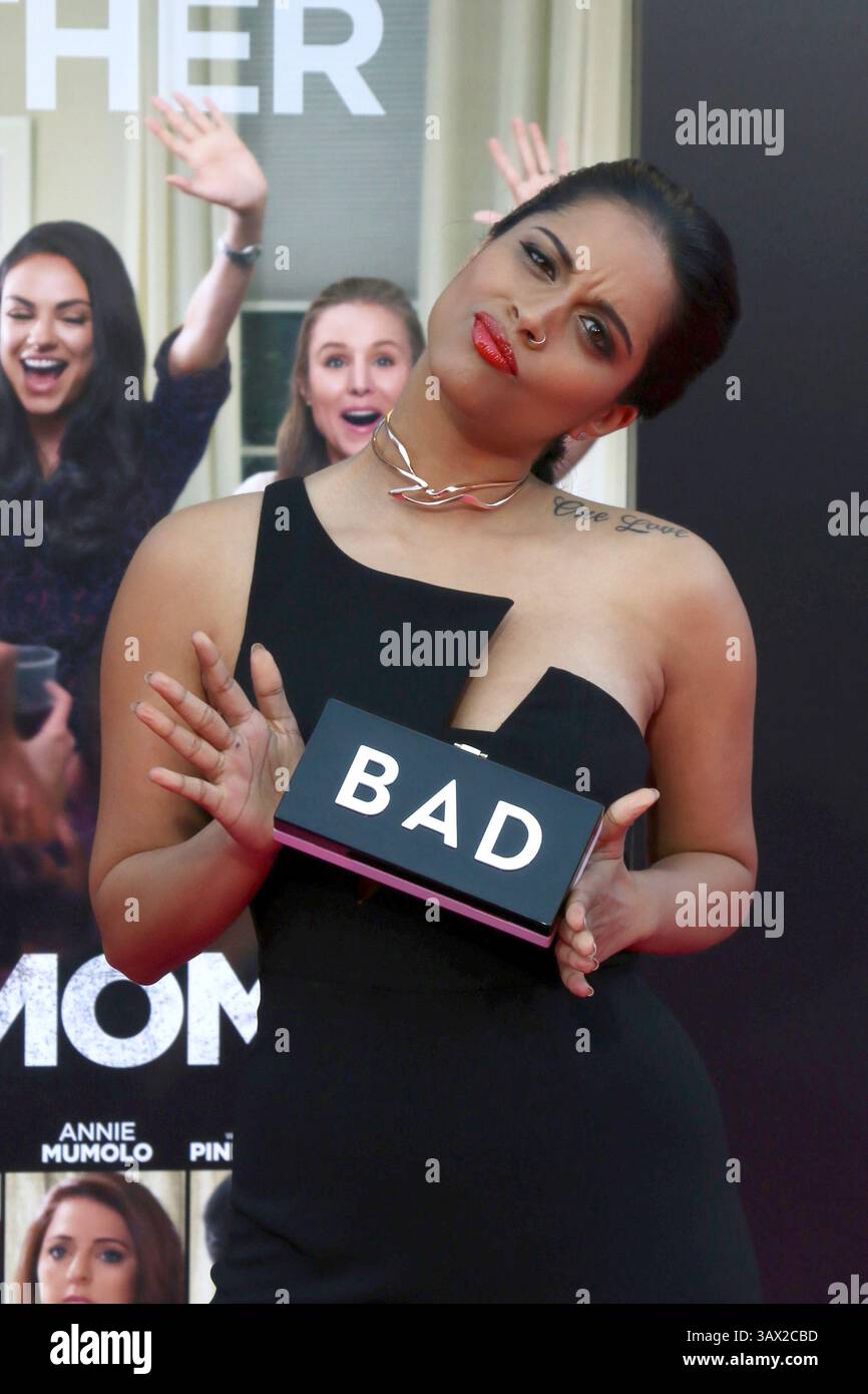 26 luglio 2016 - Westwood, CA, Stati Uniti - LOS ANGELES - JUL 26: Lilly Singh alla ''Bad Moms'' Los Angeles Premiere al Village Theater il 26 luglio 2016 a Westwood, CA (Credit Image: © Kathy Hutchins/Newscom via ZUMA Press) Foto Stock