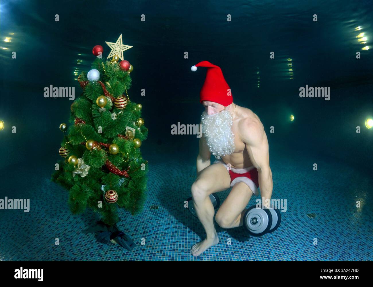 Dicembre 20, 2010 - Odessa, Ucraina - Underwater Santa Claus in piscina (credito Immagine: © Andrey Nekrasov/ZUMA filo/ZUMAPRESS.com) Foto Stock
