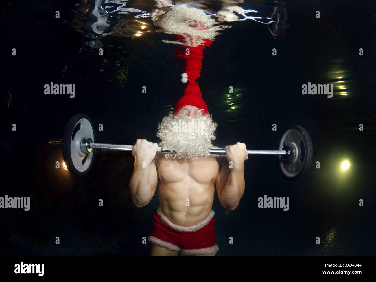 3 marzo 2016 - Odessa, Ucraina - Underwater Santa Claus in piscina (credito Immagine: © Andrey Nekrasov/ZUMA filo/ZUMAPRESS.com) Foto Stock