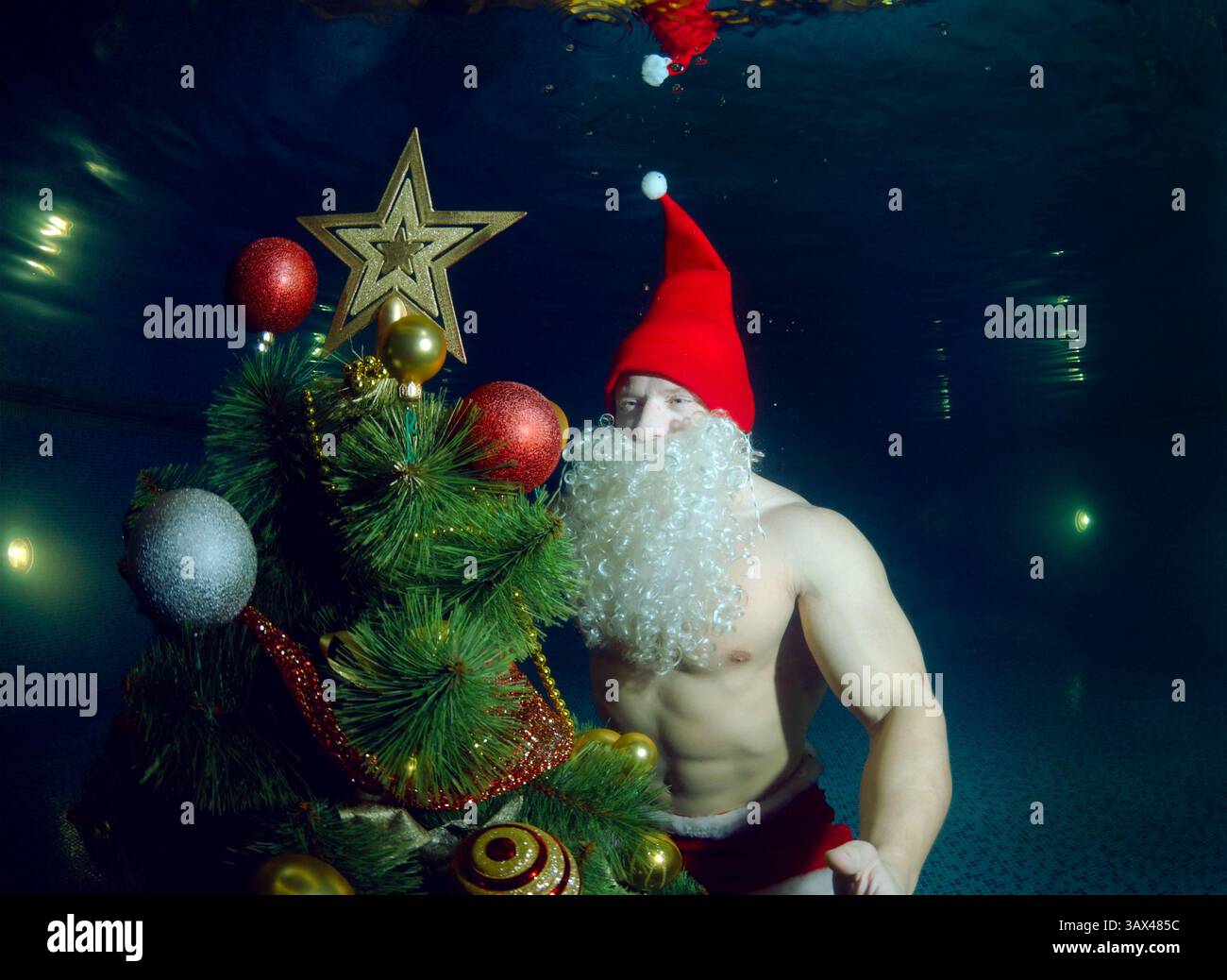 3 marzo 2016 - Odessa, Ucraina - Underwater Santa Claus in piscina (credito Immagine: © Andrey Nekrasov/ZUMA filo/ZUMAPRESS.com) Foto Stock