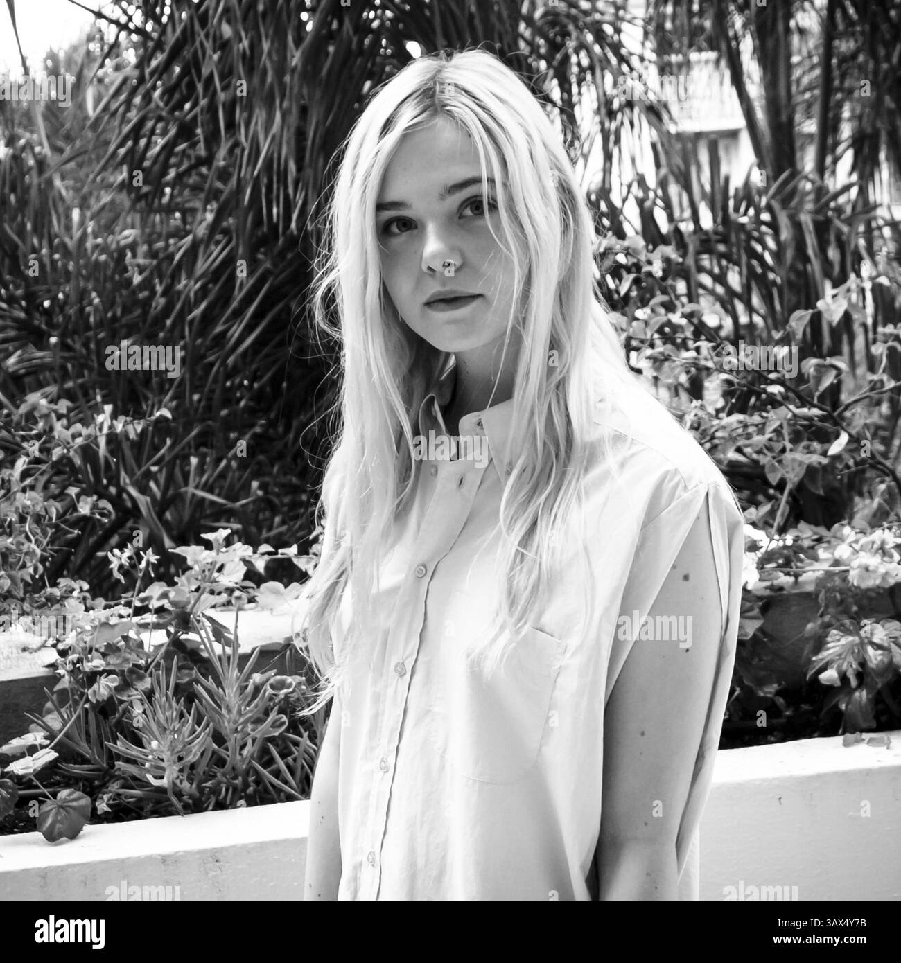 1° gennaio 2012 - Hollywood, California, Stati Uniti - Elle Fanning promuove "Ginger & Rosa" al Four Seasons Hotel. Mary Elle Fanning (New York, 9 aprile 1998) è un'attrice statunitense. È la sorella minore dell'attrice D. Fanning. Nel 2011, Fanning ha recitato nel suo ruolo di Alice Dainard in Super 8, per il quale ha ricevuto un Spotlight Award all'Hollywood Film Festival. Fanning ha ricevuto diverse nomination, tra cui per un Saturn Award, un Young Artist Award, un Broadcast Film Critics Association Award, un Teen Choice Award, uno Scream Award e un MTV Movie Award. Lei è principalmente conosciuta per lui Foto Stock