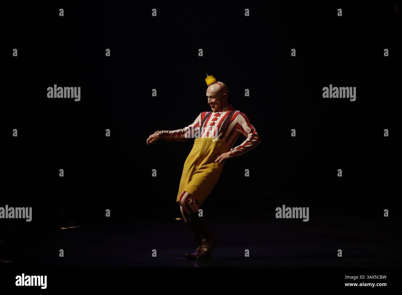 10 aprile 2016 - Montevideo, uruguay - ensayo y espectaculo Kooza del cierque du soleil (immagine di credito: © Silvana Colombo/la Nacion/GDA via ZUMA Press) Foto Stock