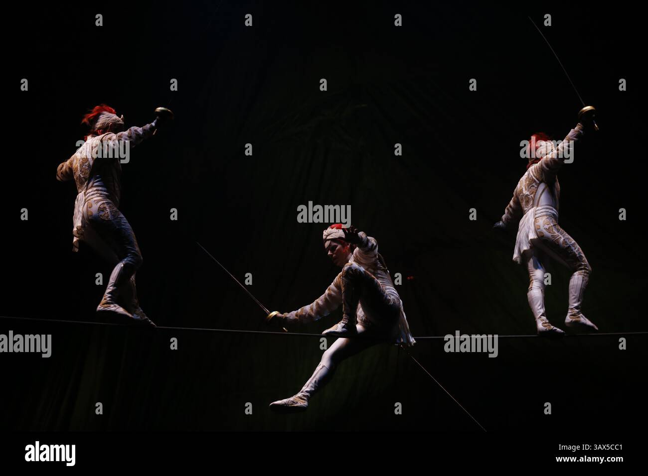 10 aprile 2016 - Montevideo, uruguay - ensayo y espectaculo Kooza del cierque du soleil (immagine di credito: © Silvana Colombo/la Nacion/GDA via ZUMA Press) Foto Stock