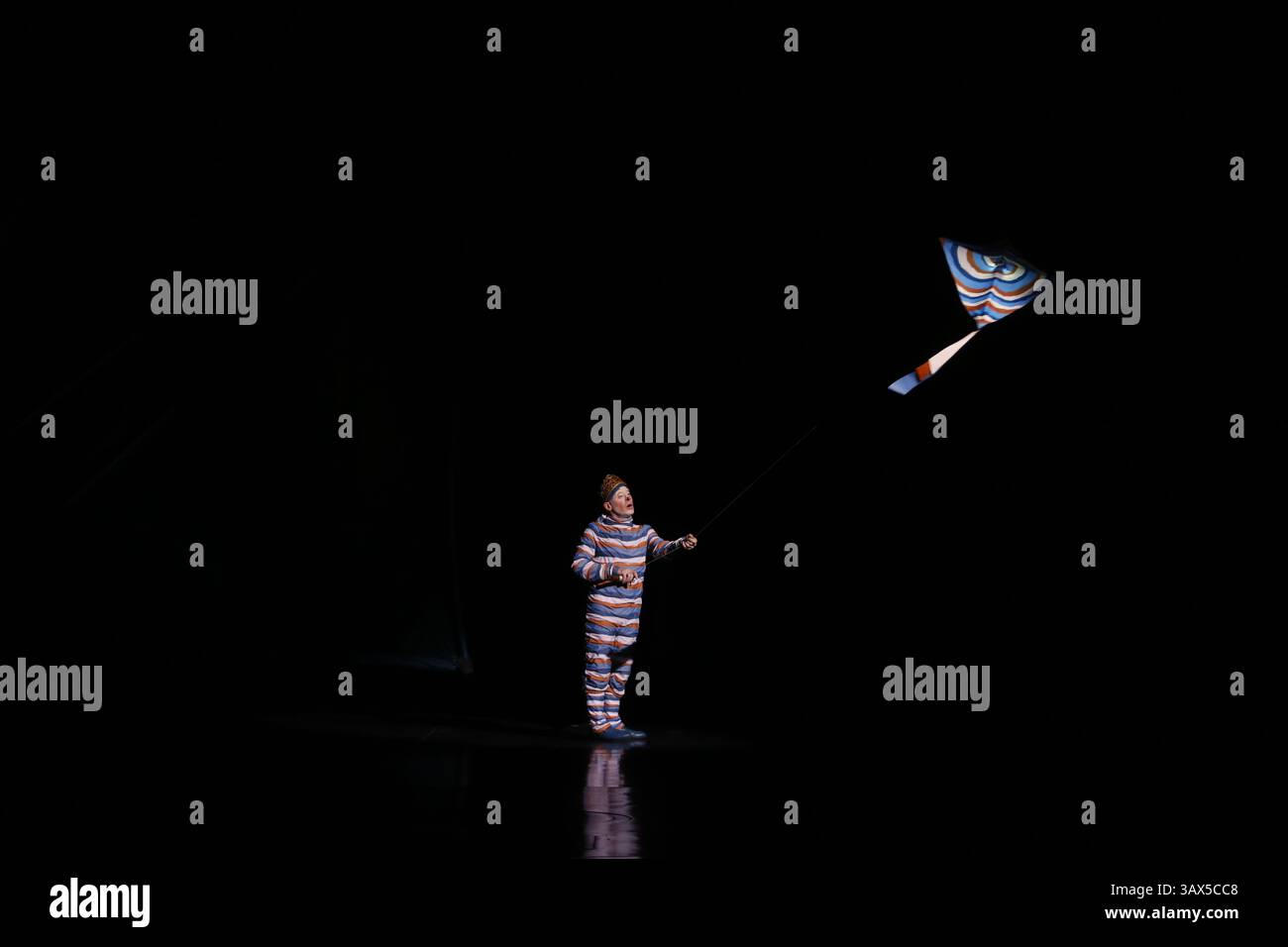 10 aprile 2016 - Montevideo, uruguay - ensayo y espectaculo Kooza del cierque du soleil (immagine di credito: © Silvana Colombo/la Nacion/GDA via ZUMA Press) Foto Stock