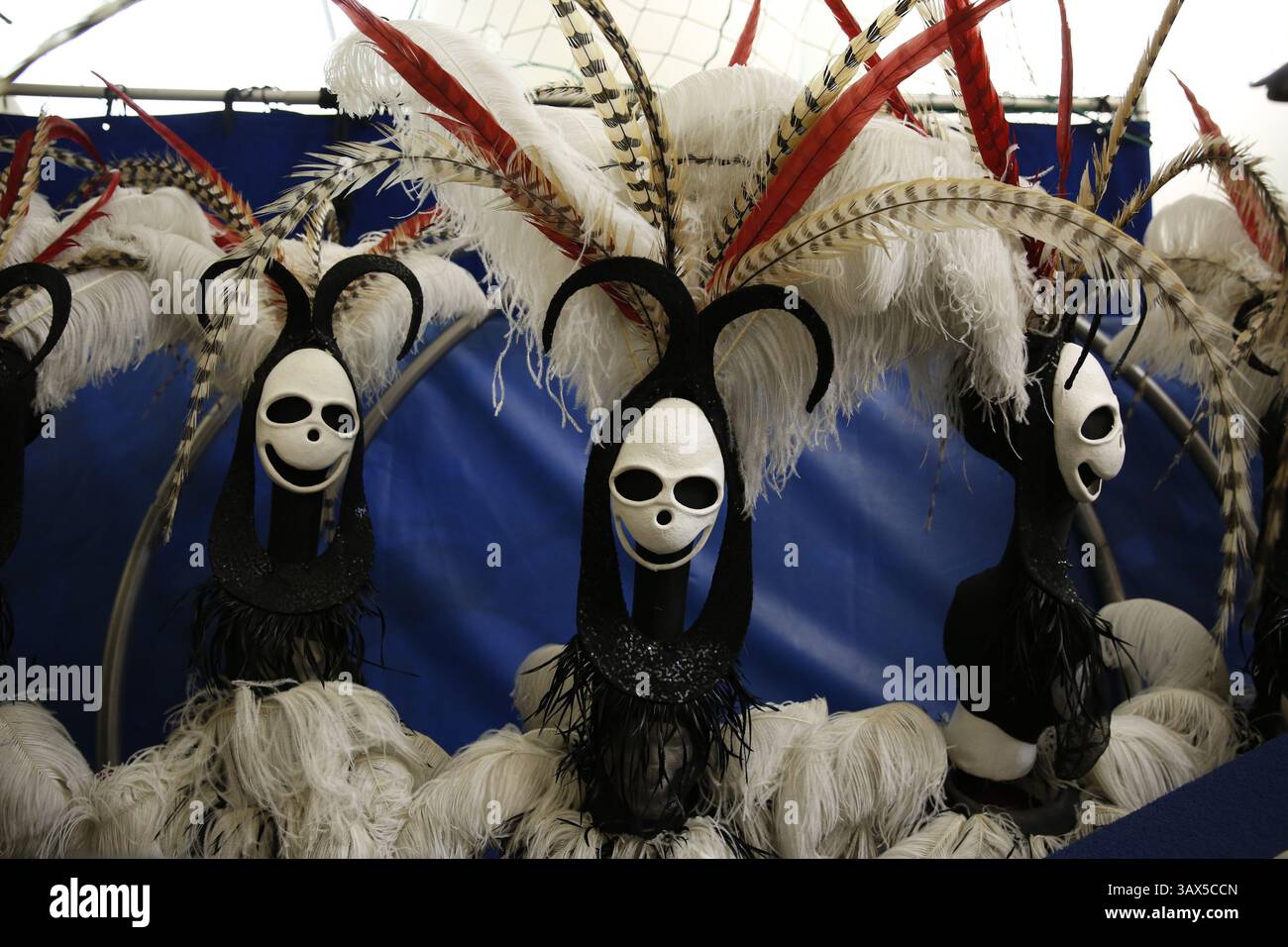 10 aprile 2016 - Montevideo, uruguay - ensayo y espectaculo Kooza del cierque du soleil (immagine di credito: © Silvana Colombo/la Nacion/GDA via ZUMA Press) Foto Stock