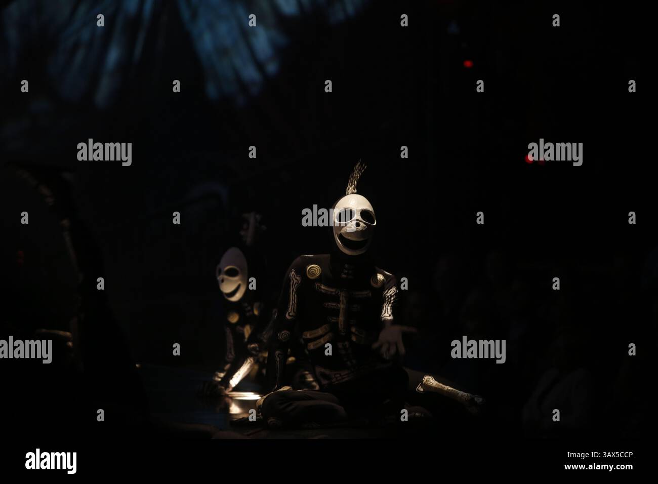 10 aprile 2016 - Montevideo, uruguay - ensayo y espectaculo Kooza del cierque du soleil (immagine di credito: © Silvana Colombo/la Nacion/GDA via ZUMA Press) Foto Stock