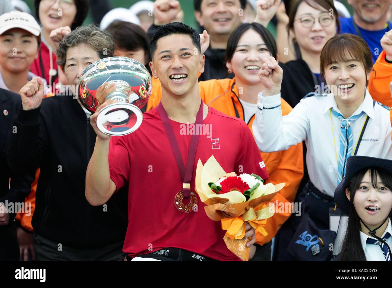 Iizuka, Giappone. 20 aprile 2025. Tokito Oda (JPN), 20 aprile 2025 - Tennis in sedia a rotelle: Cerimonia della medaglia del singolo maschile presso l'Iizuka Sports Resort durante la Coppa dell'Imperatore, la Coppa dell'Imperatrice il 41° Torneo Internazionale di Tennis in sedia a rotelle di Iizuka (Japan Open 2025) a Iizuka, Giappone. Crediti: SportsPressJP/AFLO/Alamy Live News Foto Stock