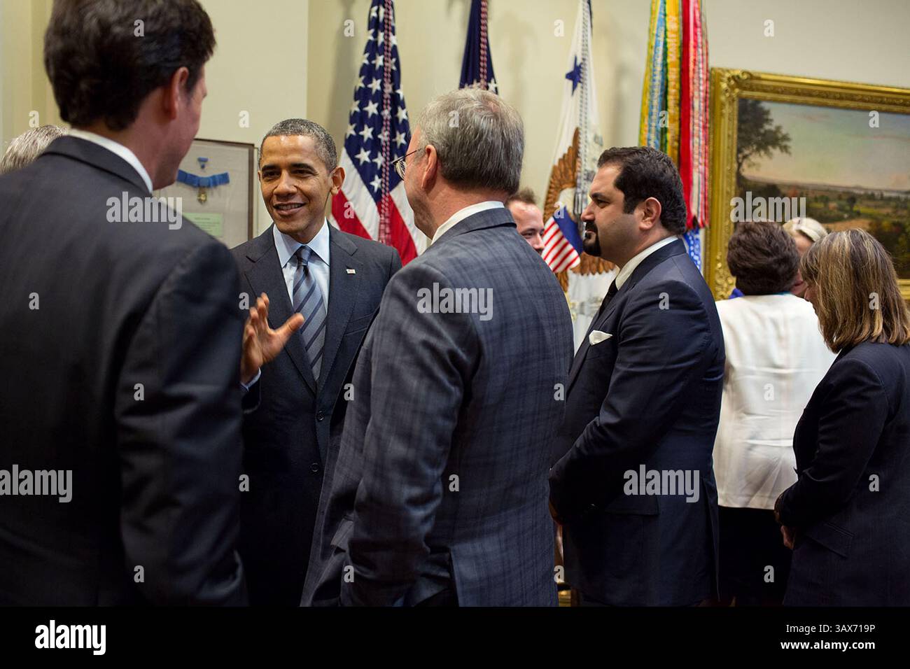 17 dicembre 2013 - Washington, DC, USA - il presidente degli Stati Uniti Barack Obama incontra i dirigenti delle principali aziende tecnologiche per discutere il fallimento del sito web governativo Healthcare. Barack Hussein Obama II (nato il 2013 4 agosto 1961) è il 44° presidente degli Stati Uniti d'America. È il primo afroamericano ad essere eletto in carica e il primo presidente nato al di fuori degli Stati Uniti contigui. Nato a Honolulu, Hawaii, Obama si è laureato alla Columbia University e alla Harvard Law School. Ha lavorato come avvocato per i diritti civili Foto Stock