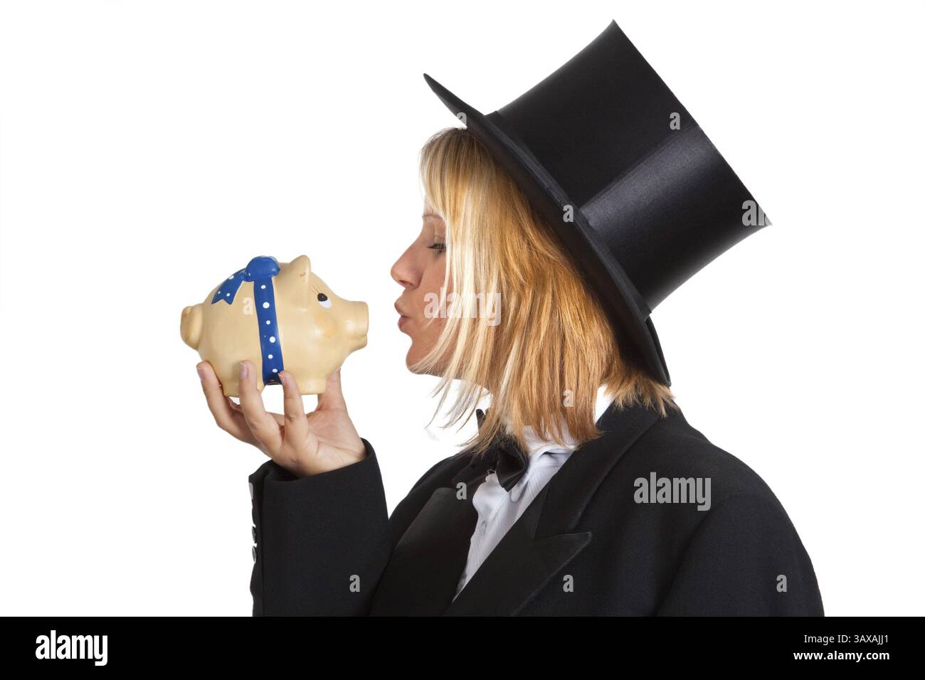 Giovane donna con cappotto e cappello - isolata giovane donna con cappotto e cappello stovepipe - isolata Foto Stock