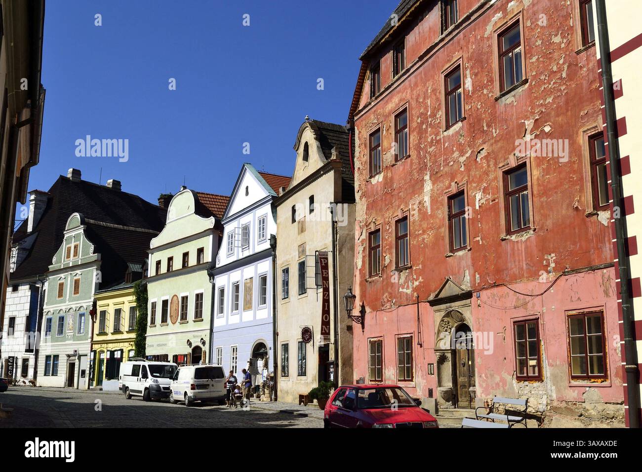 Diversi stili architettonici di edifici residenziali a Krumlov Foto Stock
