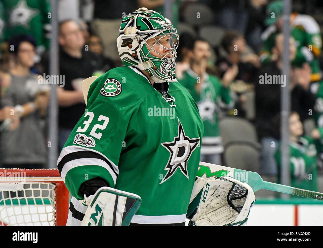 11 febbraio 2017. Il portiere di Dallas Kari Lehtonen (32) tra i Carolina Hurricanes e i Dallas Stars all'American Airlines Center di Dallas, Texas..Manny Flores/Cal Sport Media Foto Stock