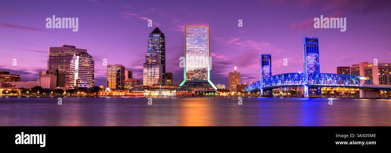 Skyline di Jacksonville, Florida, di notte Foto Stock