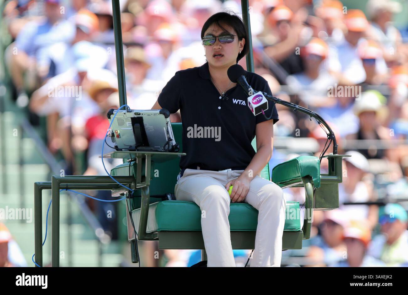 2 aprile 2016: WTA game umpire durante la finale femminile al Miami Open presentata dal torneo internazionale di tennis Itau al Crandon Park Tennis Center di Key Biscayne, Florida, USA. Mario Houben/CSM(immagine di credito: &Copy; Mario Houben/CSM tramite cavo ZUMA) Foto Stock