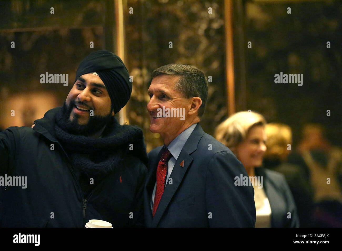 5 dicembre 2016 - New York, New York, Stati Uniti - MIKE FLYNN posa alla Trump Tower . Fifth Avenue, New York. 5 dicembre 2016.Photos by , Photos Inc.2016 (Credit Image: © Sonia Moskowitz/Globe Photos via ZUMA Wire) Foto Stock