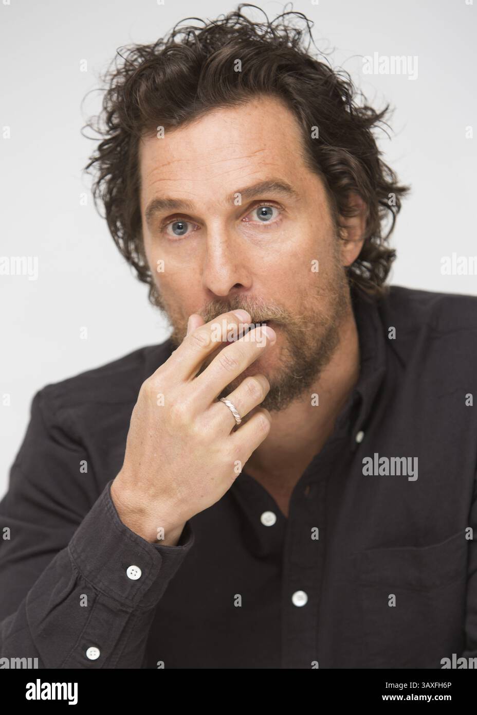 5 dicembre 2016 - Hollywood, California, Stati Uniti - MATTHEW MCCONAUGHEY promuove il film "Gold". Matthew David McConaughey (New York, 4 novembre 1969) è un attore statunitense. Per la prima volta ha guadagnato notorietà per il suo ruolo di breakout nella commedia Dazed and Confused (1993). È apparso in film come lo slasher Texas Chainsaw Massacre: The Next Generation (1994), il thriller legale A Time to Kill (1996), il dramma storico di S. Spielberg Amistad (1997), il dramma di fantascienza Contact (1997), la commedia EDtv (1999) e il film di guerra U-571 (2000). Negli anni '2000, McConaughey divenne meglio conosciuto per starrin Foto Stock