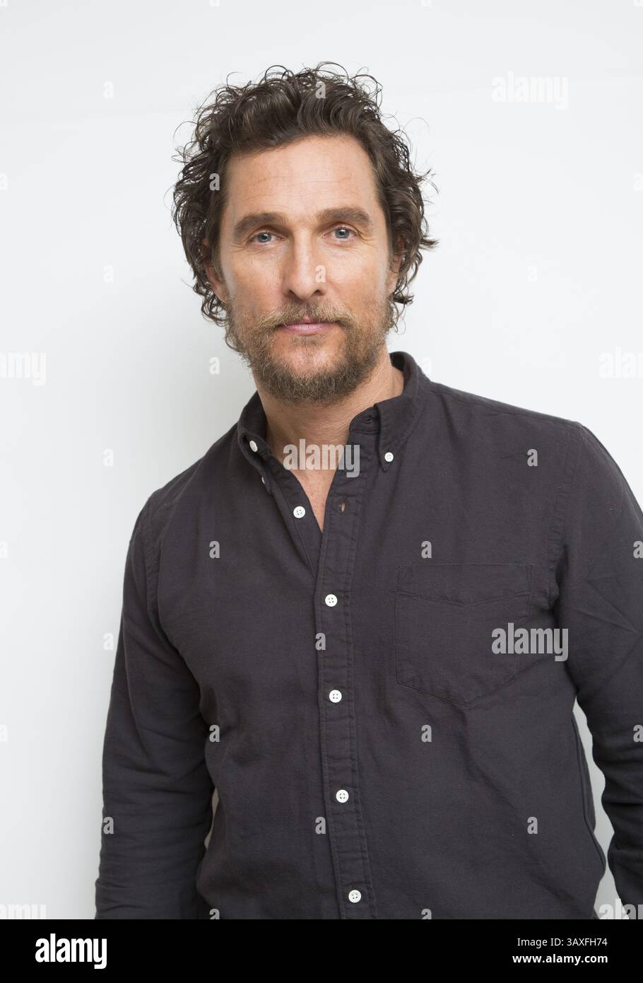 5 dicembre 2016 - Hollywood, California, Stati Uniti - MATTHEW MCCONAUGHEY promuove il film "Gold". Matthew David McConaughey (New York, 4 novembre 1969) è un attore statunitense. Per la prima volta ha guadagnato notorietà per il suo ruolo di breakout nella commedia Dazed and Confused (1993). È apparso in film come lo slasher Texas Chainsaw Massacre: The Next Generation (1994), il thriller legale A Time to Kill (1996), il dramma storico di S. Spielberg Amistad (1997), il dramma di fantascienza Contact (1997), la commedia EDtv (1999) e il film di guerra U-571 (2000). Negli anni '2000, McConaughey divenne meglio conosciuto per starrin Foto Stock